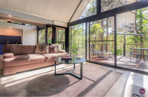 Ultimate Spa Bower with 2 King bedrooms - The Double King Bedroom, aka Blue Bower, has the same quality finishes as the Ultimate Bower, with addition of a 2nd bedroom