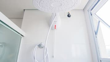Dusche, Handtücher, Toilettenpapier