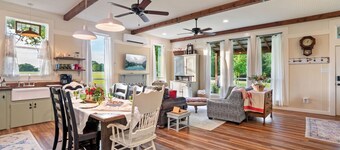 Auntie Anna’s Country Retreat Serving Up Cinnamon Rolls!