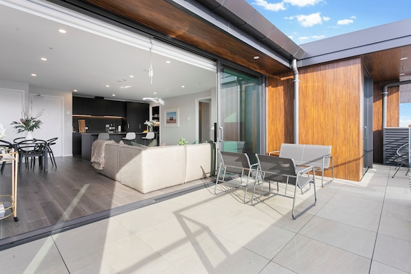 Luxury Apartment | Terrace/patio