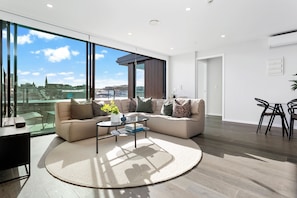 Luxury Apartment | Living area | Smart TV, Netflix, heated floors, streaming services - Superb City Fringe Penthouse (Auckland)
