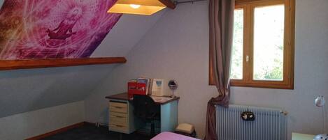 1 bedroom, iron/ironing board, internet, bed sheets