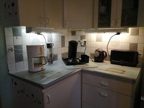 Frigorífic, microones, forn i placa de cuina 