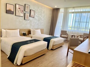Desk, free WiFi, bed sheets - The HUB by Hotel Academy Phu Quoc (Phu Quoc)