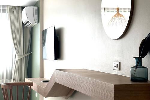 In-room safe, free WiFi, bed sheets