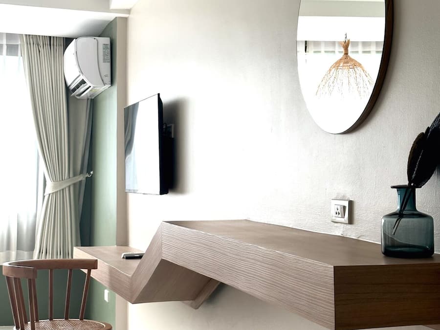 In-room safe, free WiFi, bed sheets