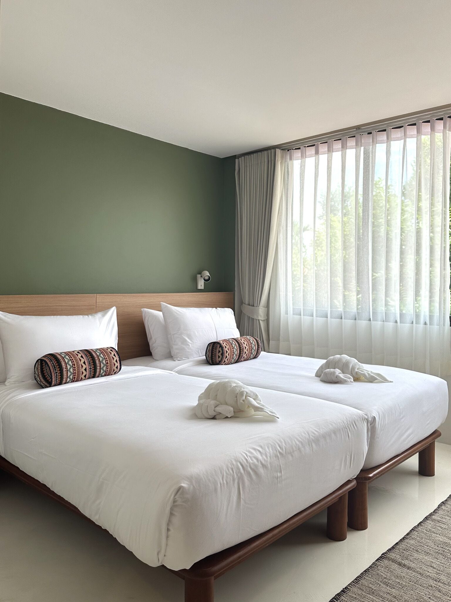 خزنة داخل الغرفة وواي فاي مجانًا وملاءات أسرّة