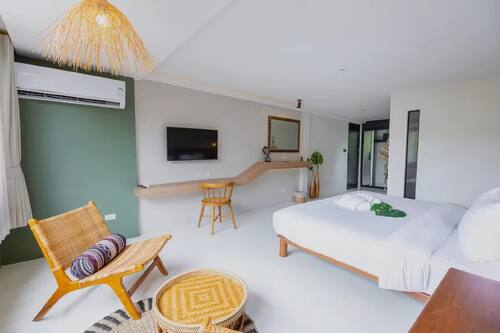 Suite | In-room safe, free WiFi, bed sheets