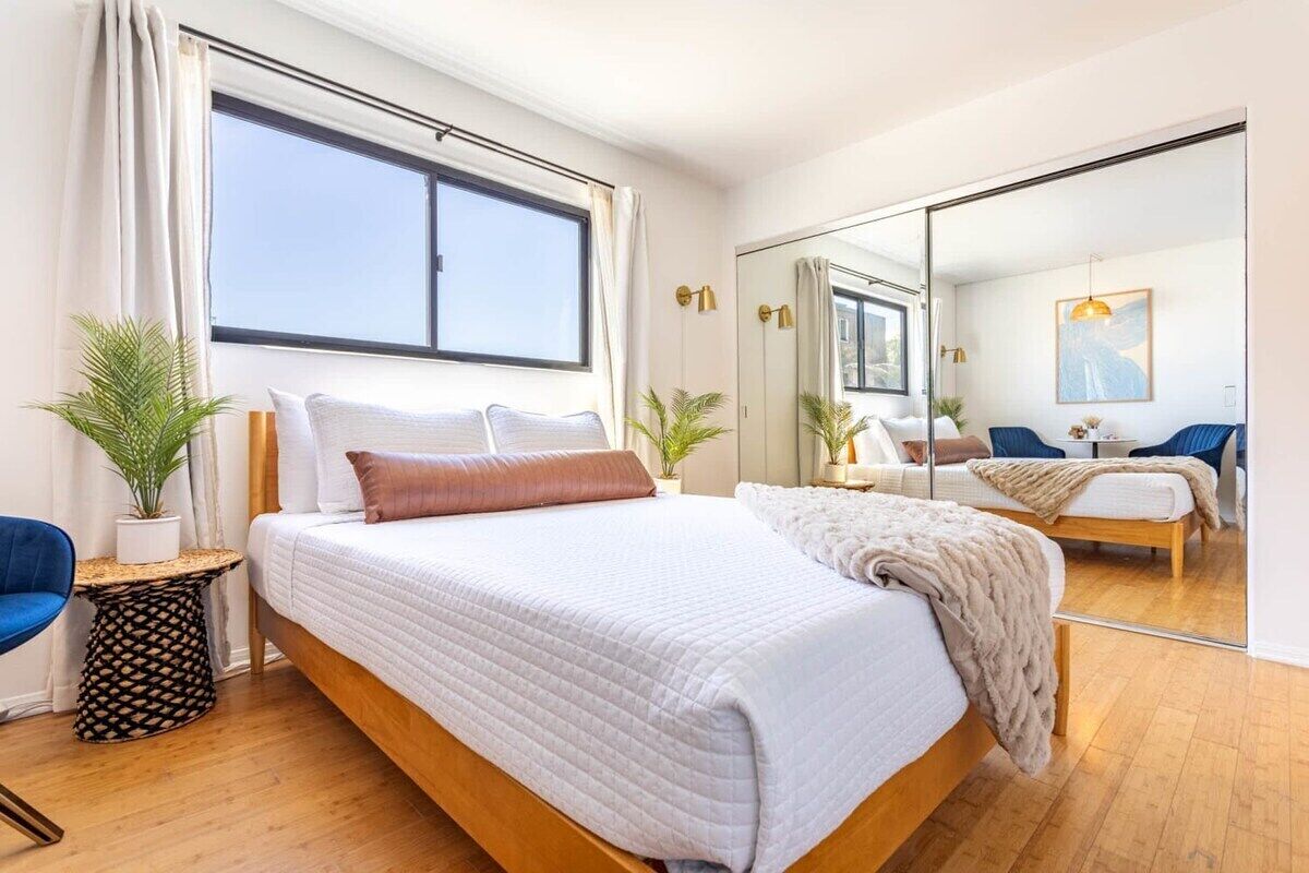 Manhattan Beach Retreat: Cozy Studio to Unwind