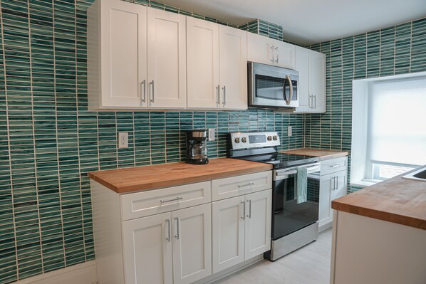 Fridge, microwave, oven, stovetop