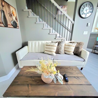 Garden House King bed Near Hwy1/ Fishing/ Heritage Park / Coliseum