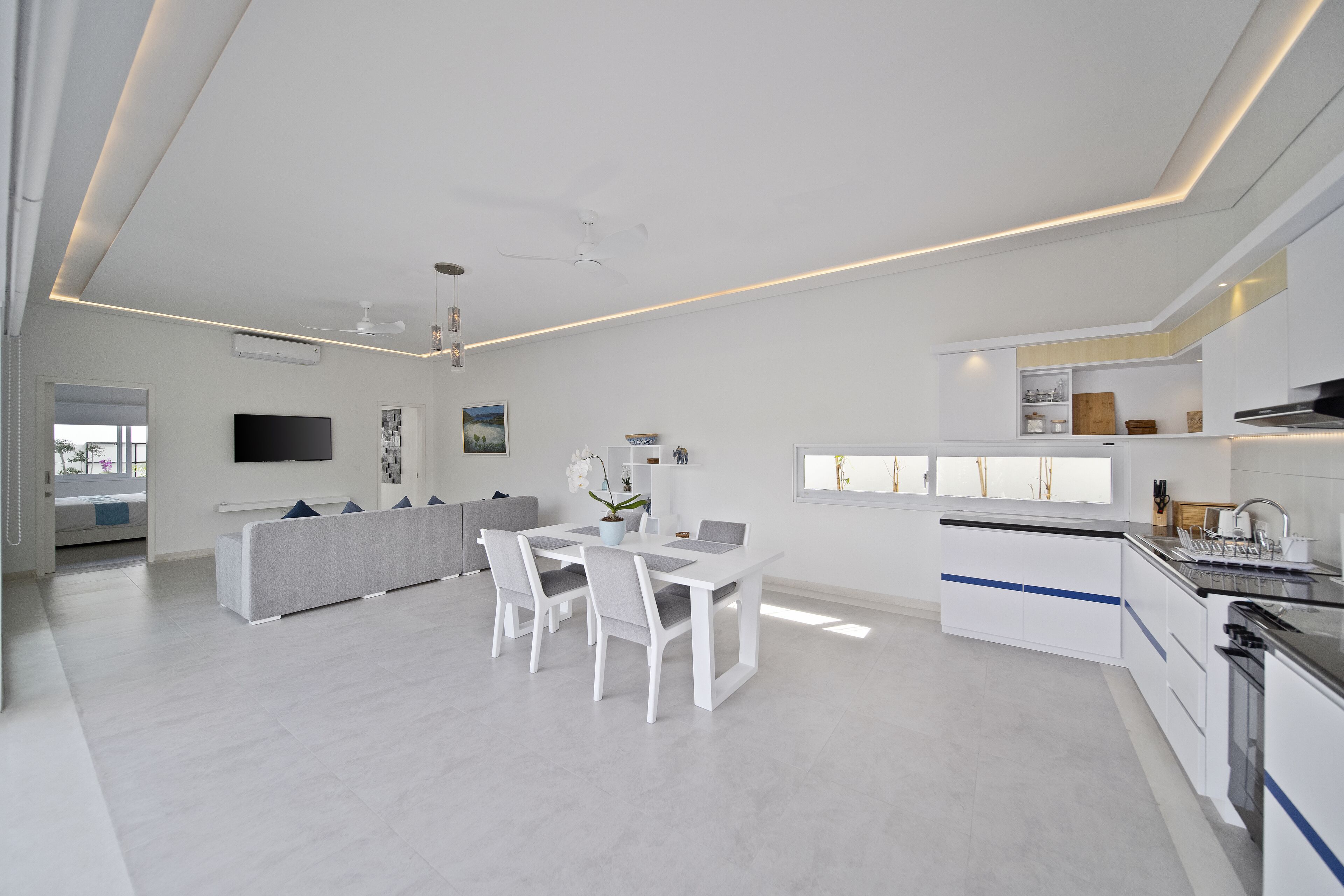 Villa Deluxe, 2 habitaciones, piscina privada, junto a la piscina (Mia) | Cocina privada | Hervidor eléctrico, congelador y papel de cocina