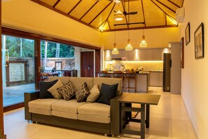 Villa Deluxe, 1 très grand lit, terrasse, côté jardin (Victoria) | Coin séjour