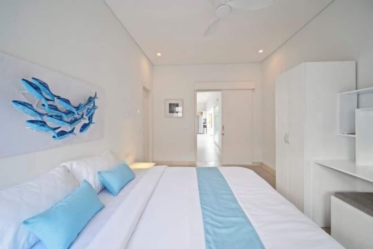 1 bedroom, in-room safe, desk, free cots/infant beds