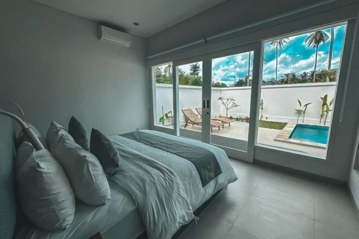 1 habitación, caja de seguridad en la habitación y escritorio