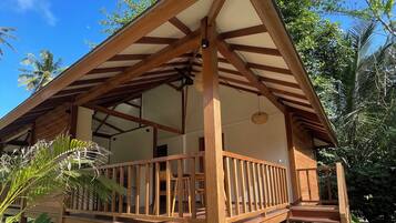 Bungalow Superior, Beberapa Tempat Tidur, pemandangan kebun, area taman | 1 kamar tidur, brankas, meja kerja, dan tempat tidur bayi gratis