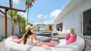 Villa Exécutive, 1 trÚs grand lit, piscine privée, en bord de piscine (Susan) | Terrasse/Patio