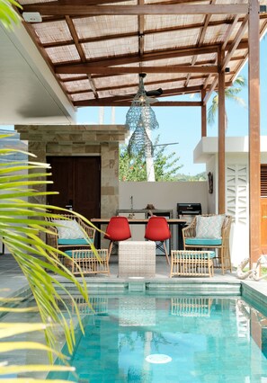 Villa – design, 1 kingsize-seng, privat basseng, ved basseng (Kado) | Privat basseng