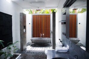Deluxe Villa, 3 Bedrooms, Private Pool, Poolside (Bailey) | Bathroom | Rainfall showerhead, free toiletries, hair dryer, bathrobes