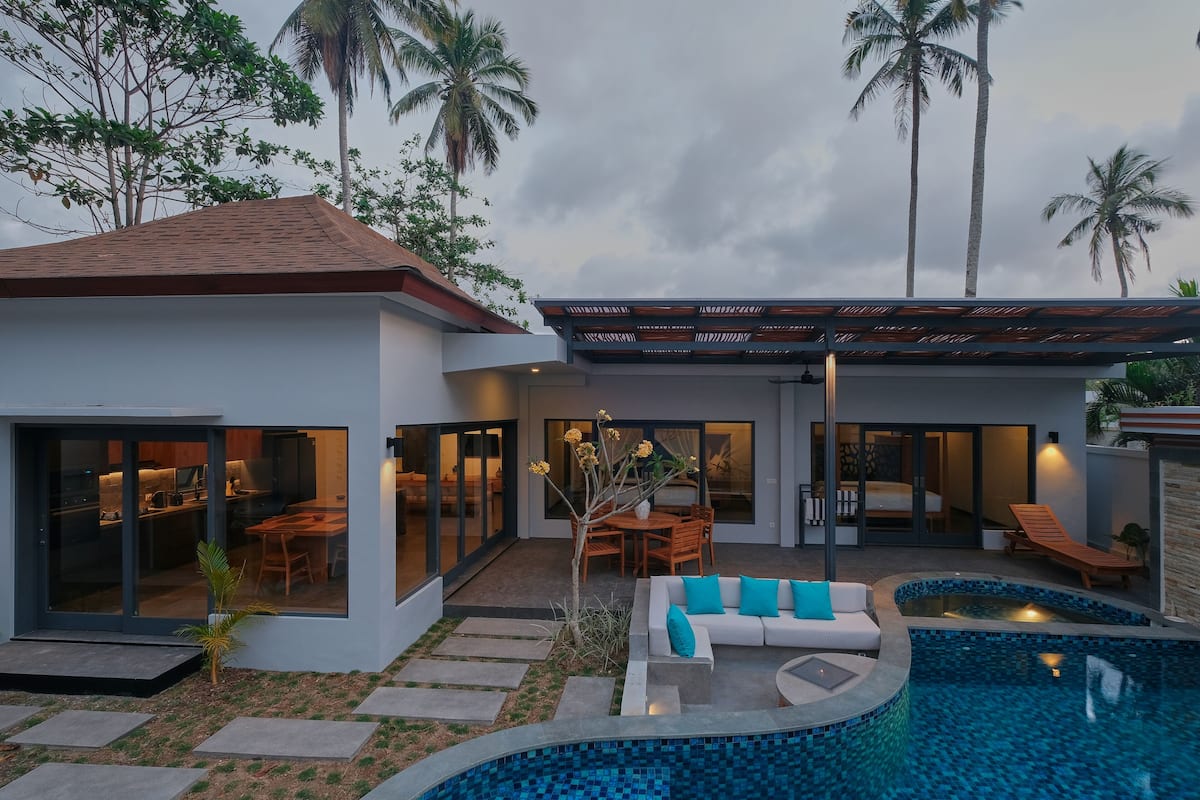Executive Villa, 2 Bedrooms, Pool View, Poolside | Private pool