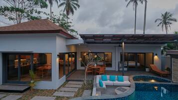 Executive Villa, 2 Bedrooms, Pool View, Poolside | Private pool