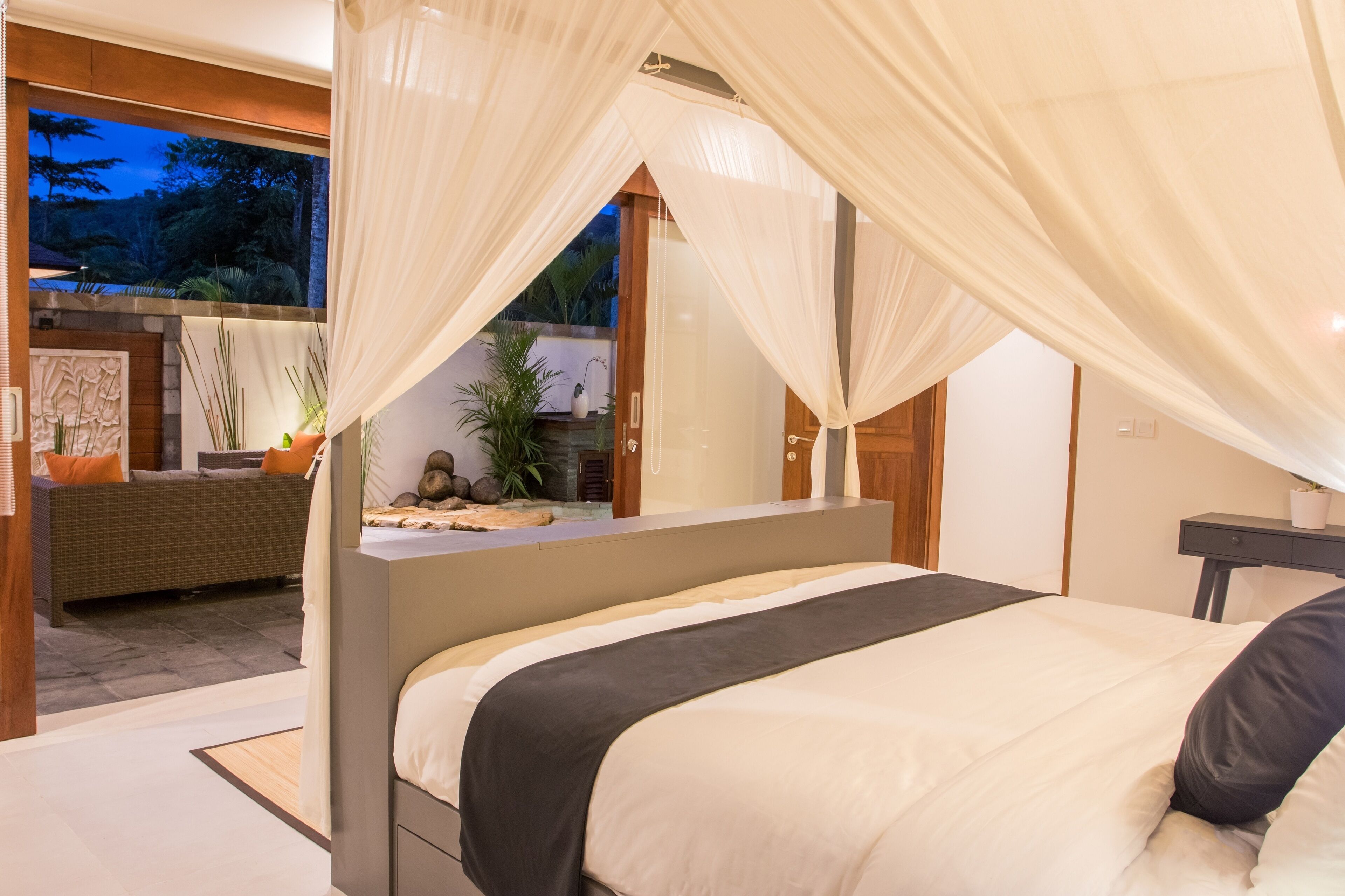 Deluxe Villa, 1 King Bed, Terrace, Garden Area (Victoria) | Garden view