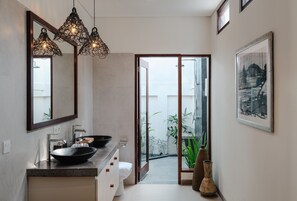 Design Villa, 1 King Bed, Private Pool, Poolside (Kado) | Bathroom | Rainfall showerhead, free toiletries, hair dryer, bathrobes