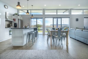 Rumah Premium | Area keluarga | Smart TV