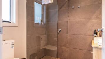 Premium House | Bathroom | Hair dryer, towels