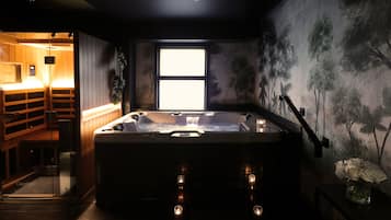 Indoor spa tub
