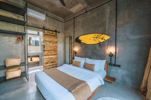 3 bedrooms, in-room safe, desk, iron/ironing board - Villa Konkrete - Tropical 3BR (Kerobokan)