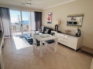 Smart TV, DVD player, books, stereo