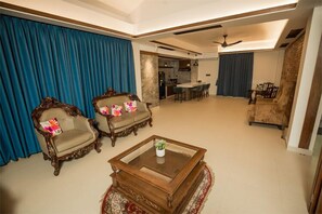 Presidential Villa | Individually decorated, individually furnished, desk, laptop workspace