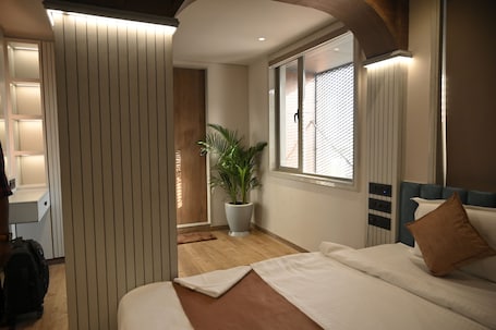 In-room safe, free WiFi. JVL By Nexottel