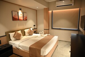 Habitación empresarial doble | Área de sala de estar | Televisión 