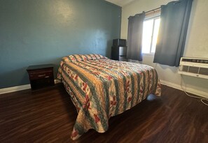 Free WiFi, bed sheets - Unity Hotel - No Parking & Rooms Are Upstairs (Long Beach)