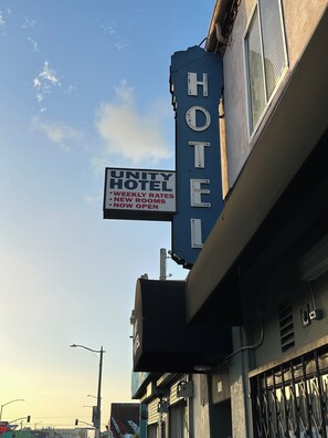 Front of property - Unity Hotel - No Parking & Rooms Are Upstairs (Long Beach)