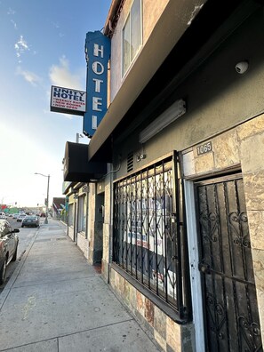 Front of property - Unity Hotel - No Parking & Rooms Are Upstairs (Long Beach)