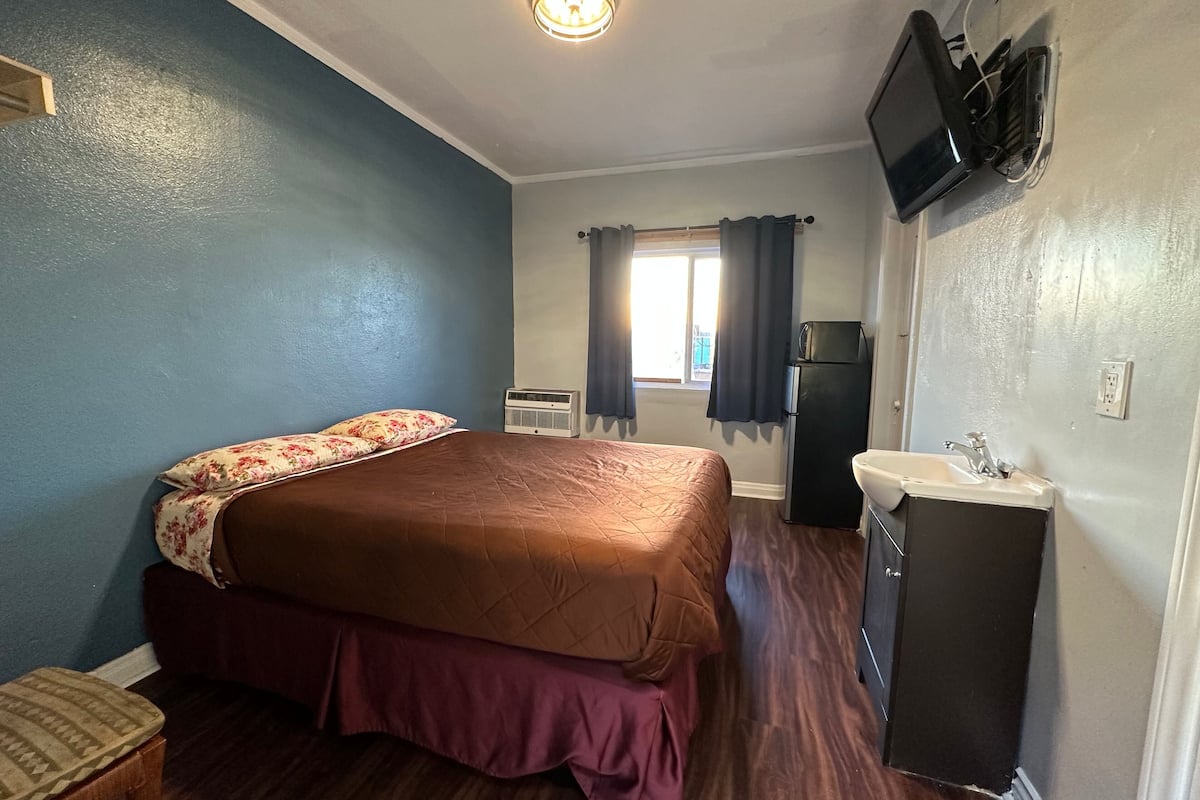 1 bedroom, free wifi, bed sheets