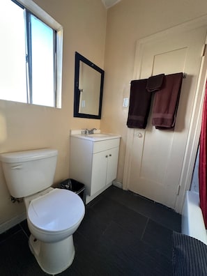 Towels - Unity Hotel - No Parking & Rooms Are Upstairs (Long Beach)