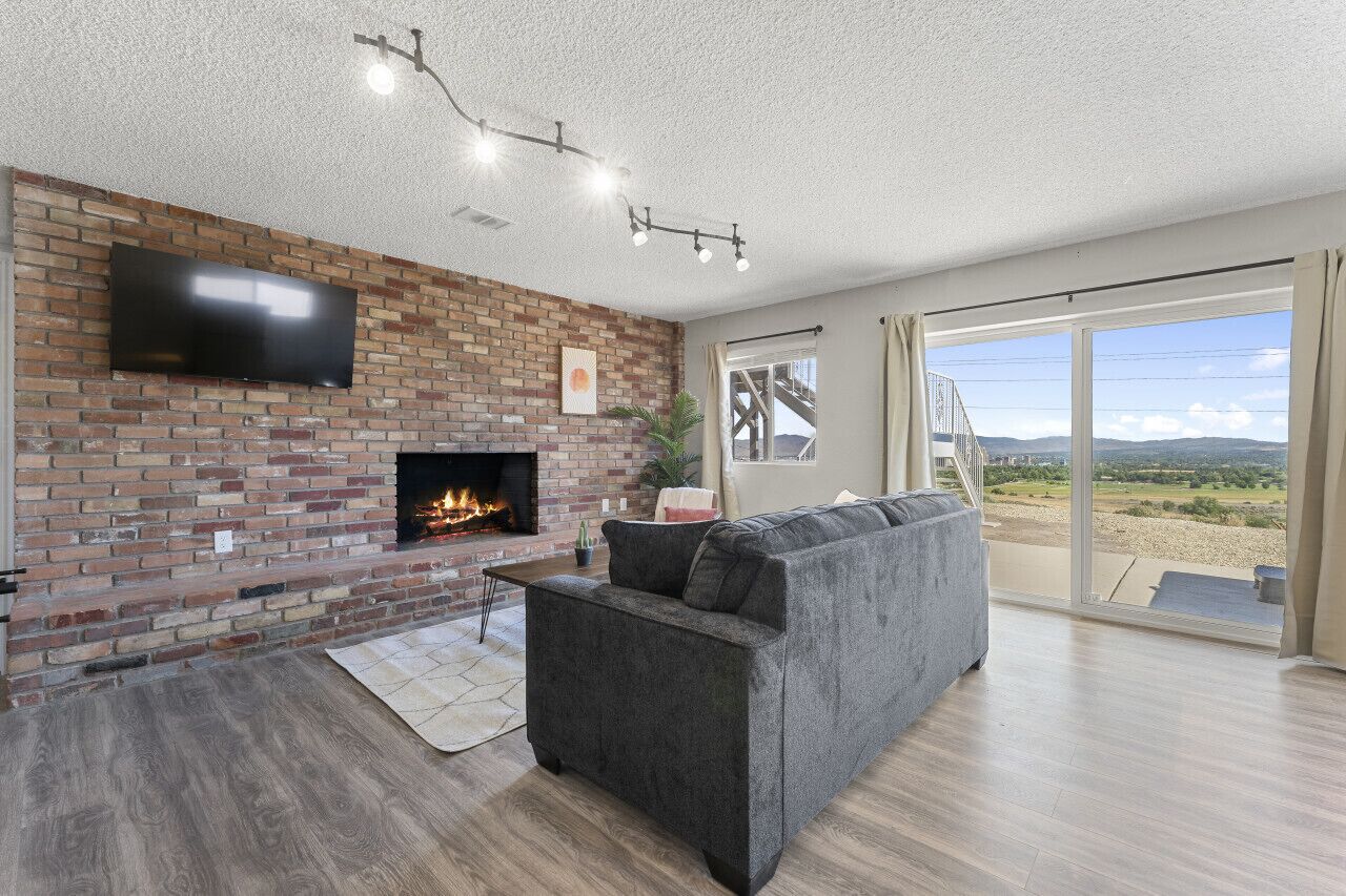The Hill House Mtn Views Hot Tub Fire Pit & Bbqs - Reno, NV