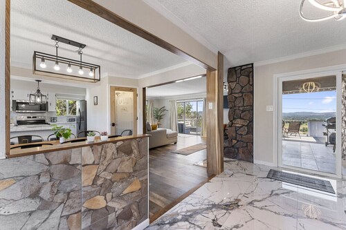 Hill House Hot Tub Views & BBQs Close To Downtown