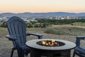 Property grounds - Hill House Hot Tub Views & BBQs Close To Downtown (Reno)