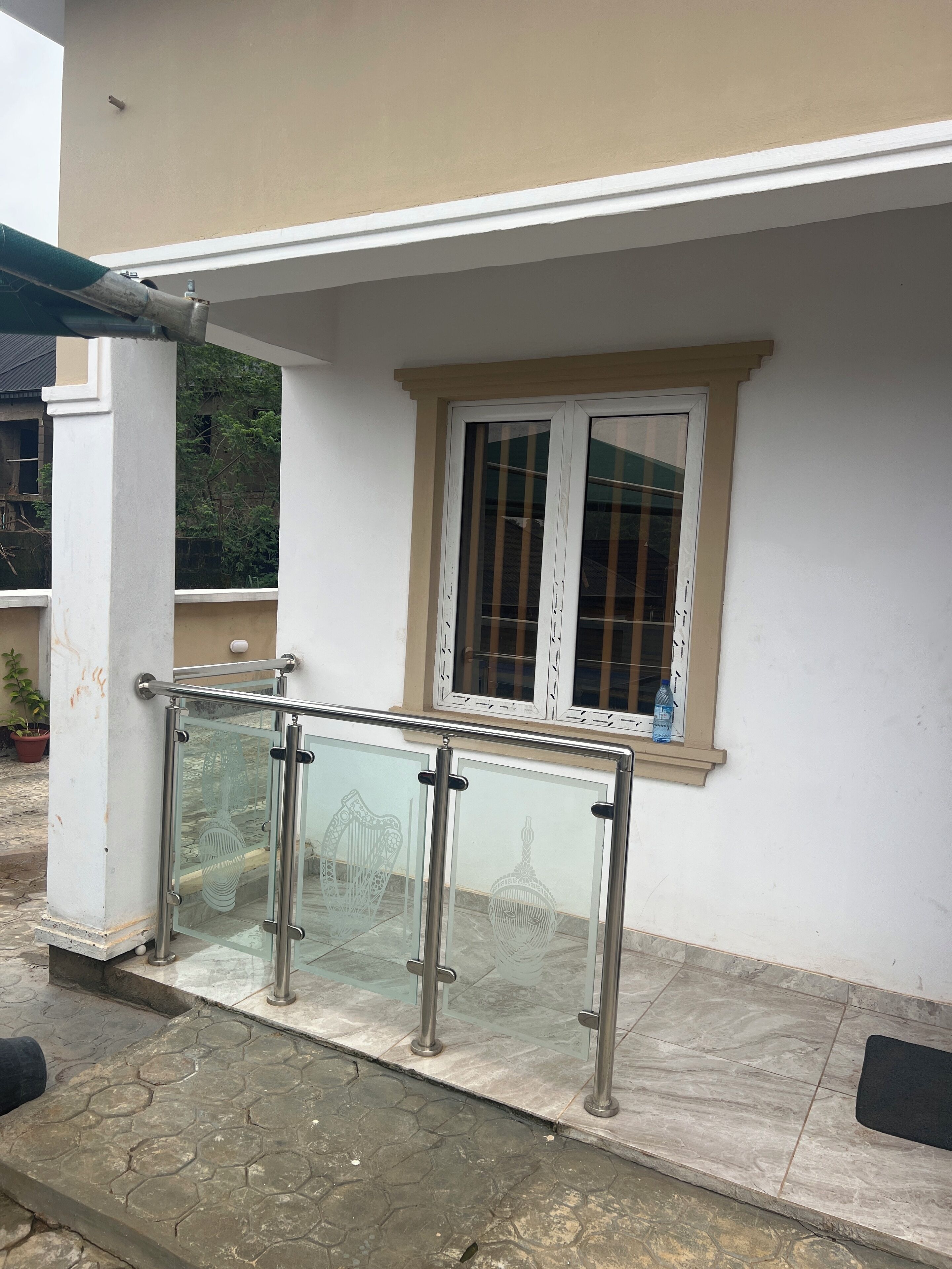 تفاصيل الفندق من الخارج