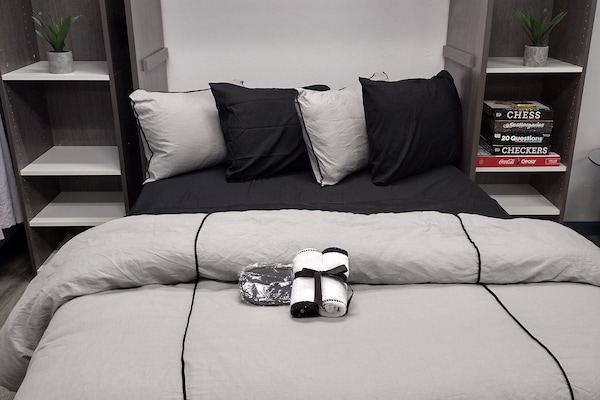 1 dormitori, escriptori, wifi i roba de llit