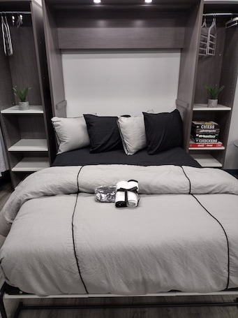 1 室のベッドルーム、デスク、WiFi、ベッドシーツ. Luxury In A Quaint Little Package