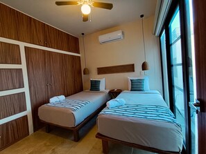3 habitaciones, tabla de planchar con plancha, wifi y ropa de cama