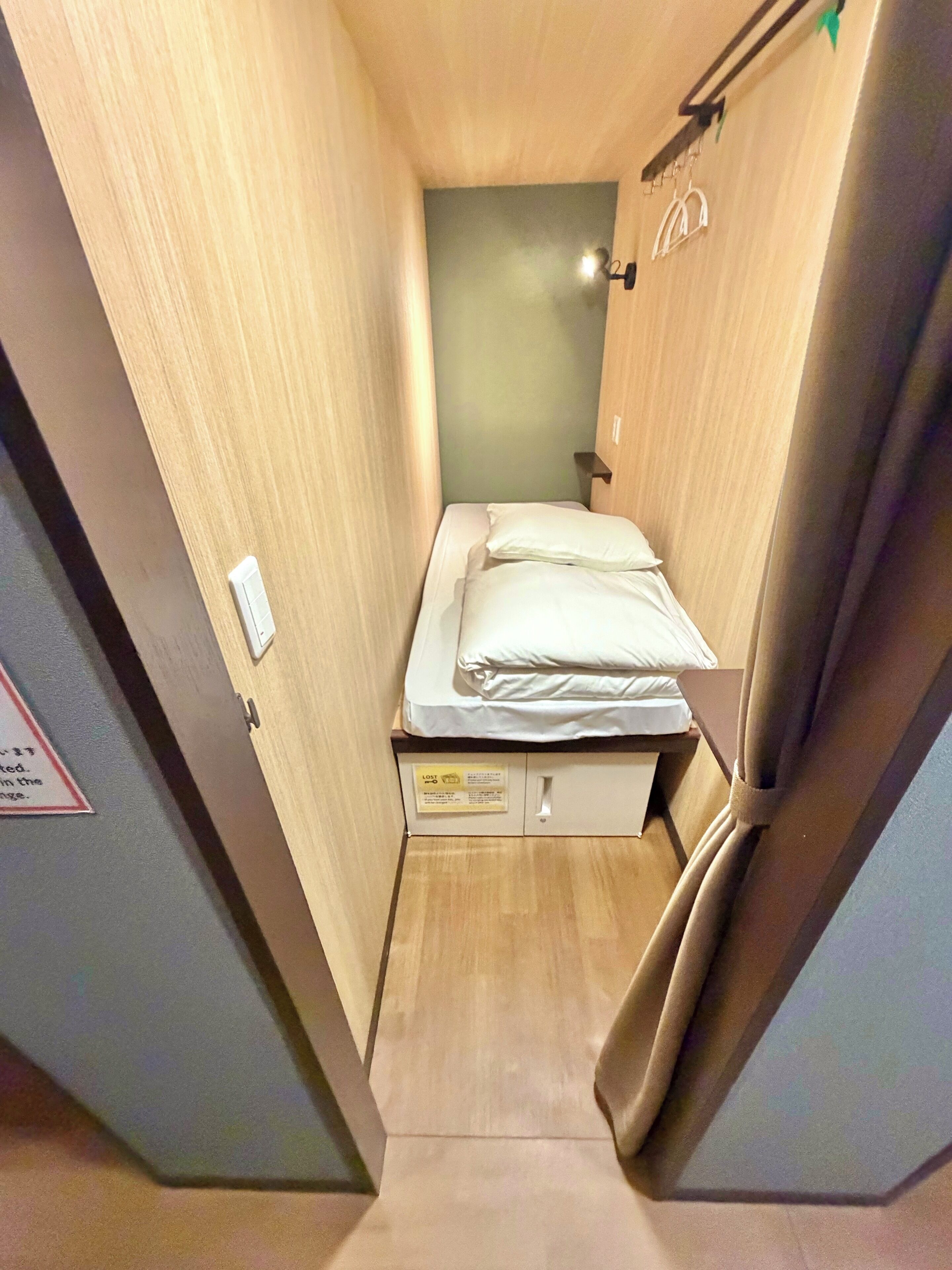 Cabin | Individually decorated, blackout drapes, free WiFi, bed sheets