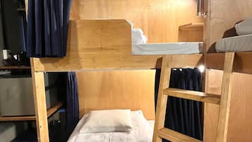 ستائر تعتيم وواي فاي مجانًا وملاءات أسرّة