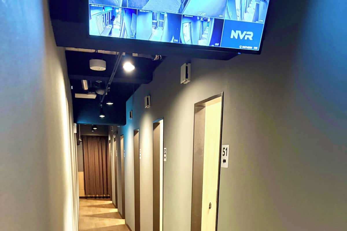 Cabaña | Cortinas opacas, wifi gratis, ropa de cama